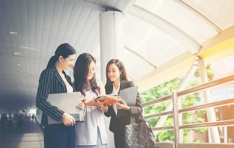 人才是企業(yè)核心競(jìng)爭(zhēng)力的重要組成部分，集團(tuán)致力于為員工提供優(yōu)越的職業(yè)發(fā)展通道，搭建一個(gè)充滿(mǎn)活力、公平競(jìng)爭(zhēng)的工作平臺(tái)。